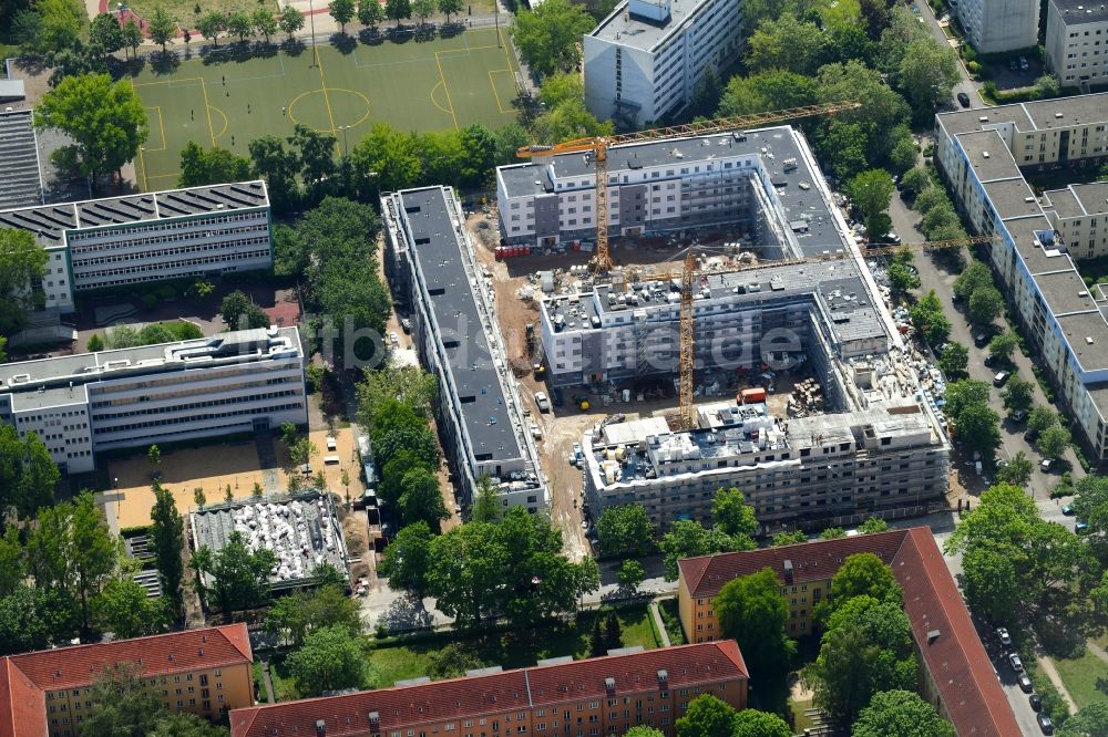 Luftbild Berlin - Baustelle Wohngebiet einer Mehrfamilienhaussiedlung Goeckestraße im Ortsteil Hohenschönhausen in Berlin, Deutschland