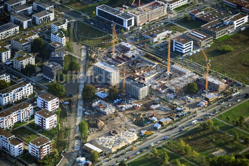 Luftbild Berlin - Baustelle Wohngebiet einer Mehrfamilienhaussiedlung an der Hermann-Dorner-Allee - Alexander-von-Humboldt-Weg - Karl-Ziegler-Straße im Ortsteil Adlershof in Berlin, Deutschland