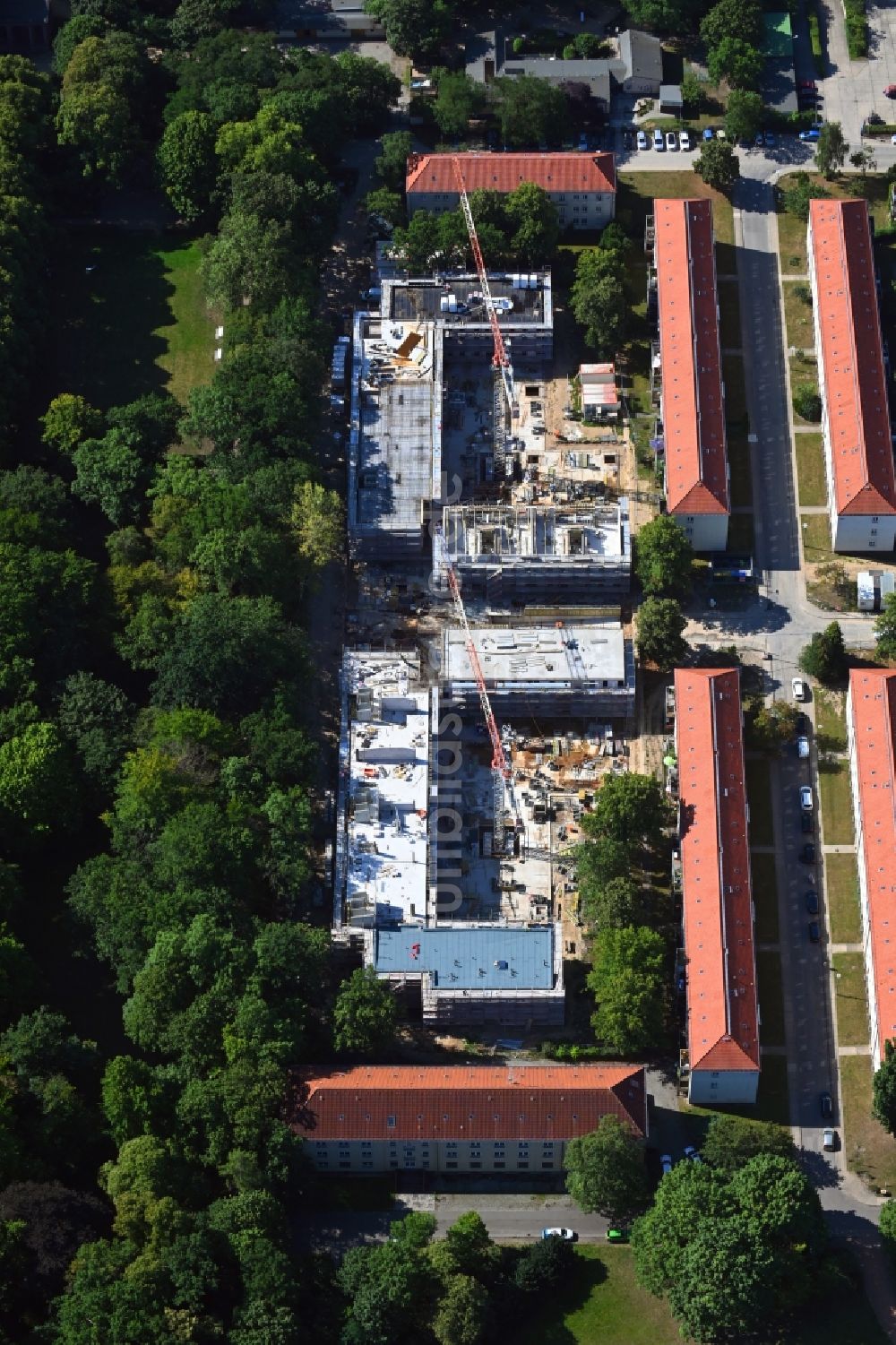 Luftbild Berlin - Baustelle Wohngebiet einer Mehrfamilienhaussiedlung im Ortsteil Biesdorf in Berlin, Deutschland