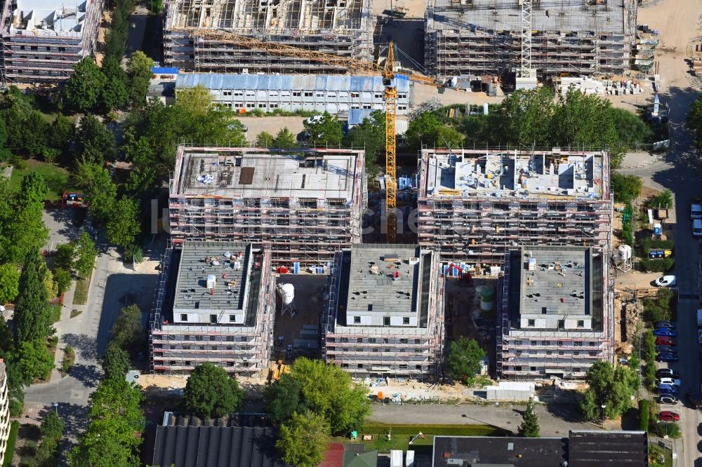 Luftaufnahme Berlin - Baustelle Wohngebiet einer Mehrfamilienhaussiedlung im Ortsteil Hellersdorf in Berlin, Deutschland