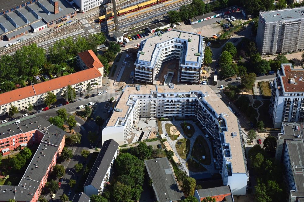 Luftbild Berlin - Baustelle Wohngebiet einer Mehrfamilienhaussiedlung im Ortsteil Lichtenberg in Berlin, Deutschland