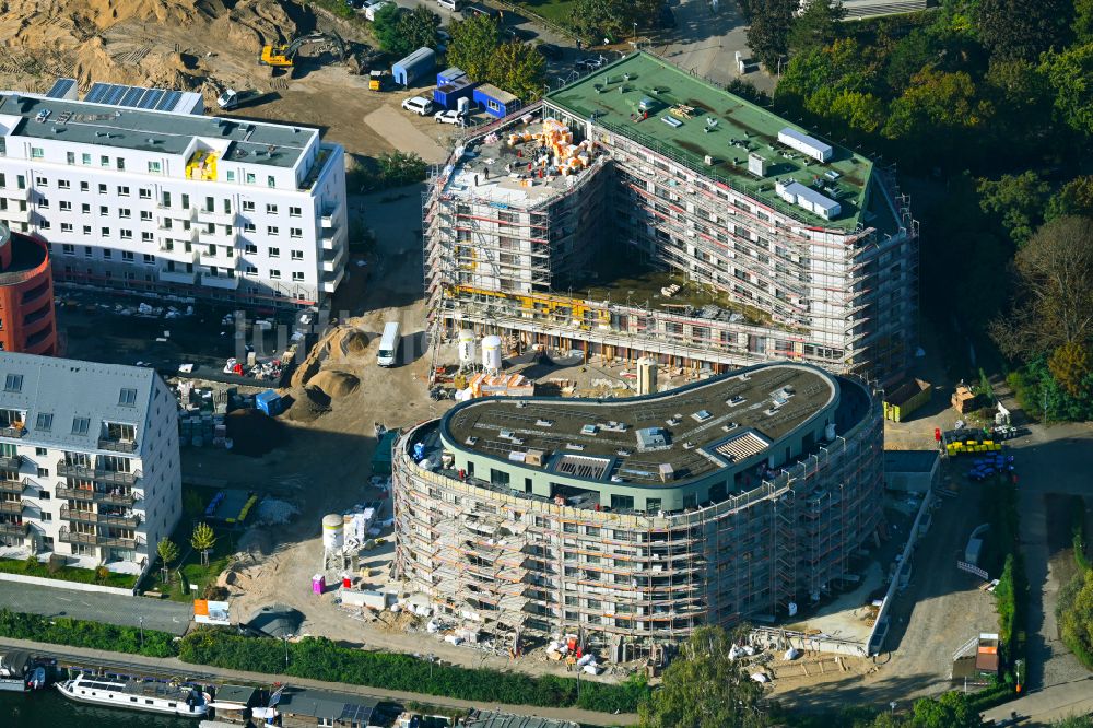 Berlin von oben - Baustelle Wohngebiet einer Mehrfamilienhaussiedlung Speicherballett - Havelkiesel im Stadtteil Spandau Hakenfelde in Berlin, Deutschland