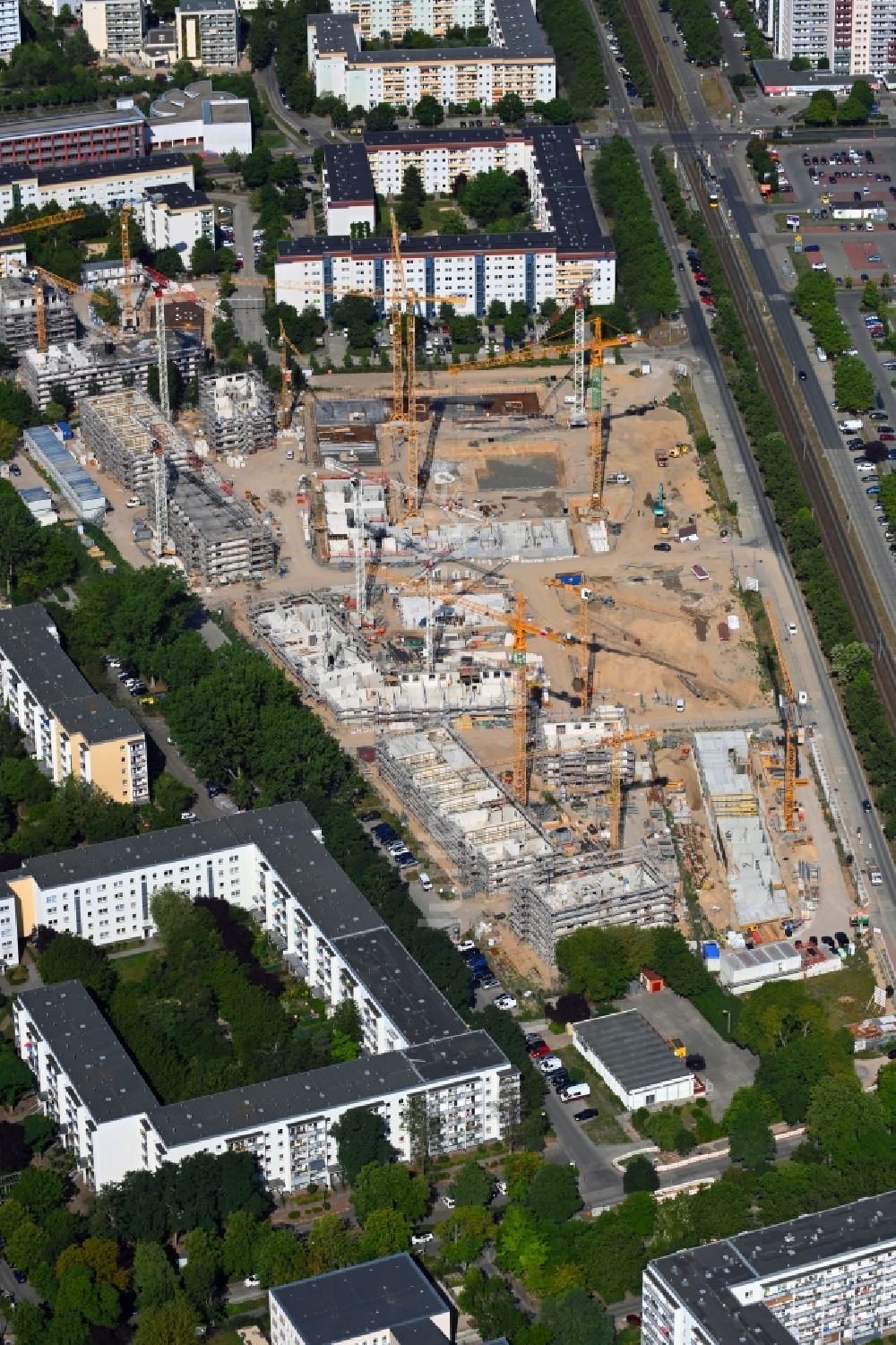 Luftbild Berlin - Baustelle Wohngebiet einer Mehrfamilienhaussiedlung Stadtgut im Ortsteil Hellersdorf in Berlin, Deutschland