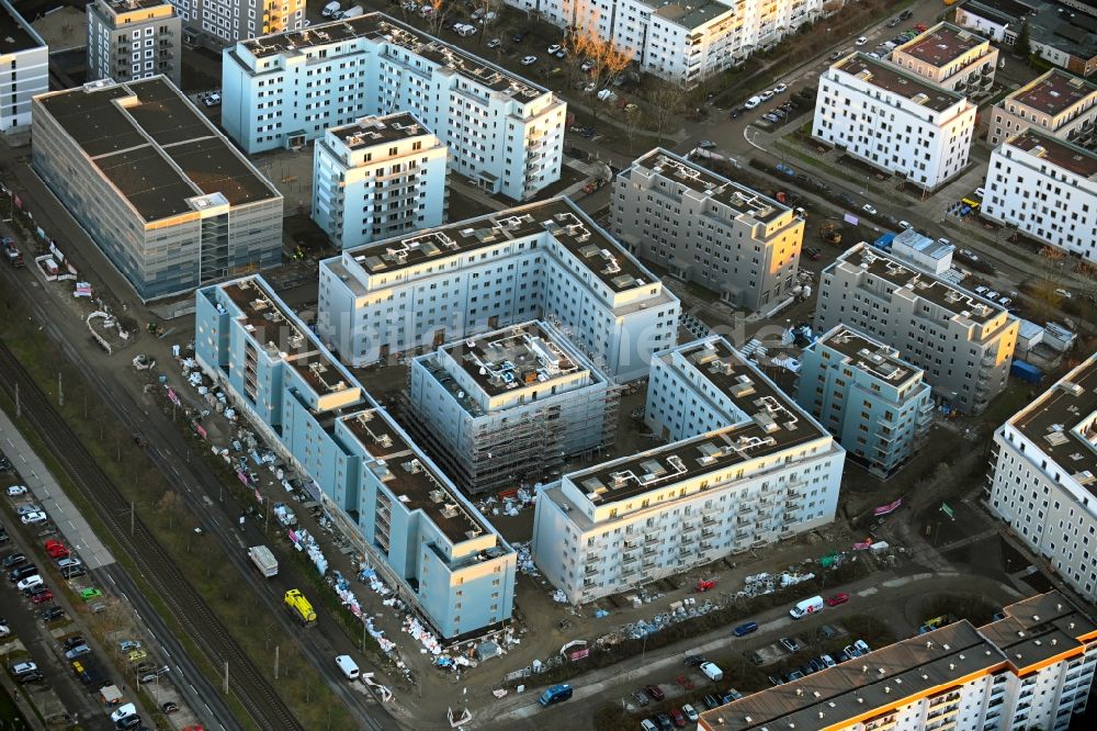 Berlin aus der Vogelperspektive: Baustelle Wohngebiet einer Mehrfamilienhaussiedlung Stadtgut im Ortsteil Hellersdorf in Berlin, Deutschland