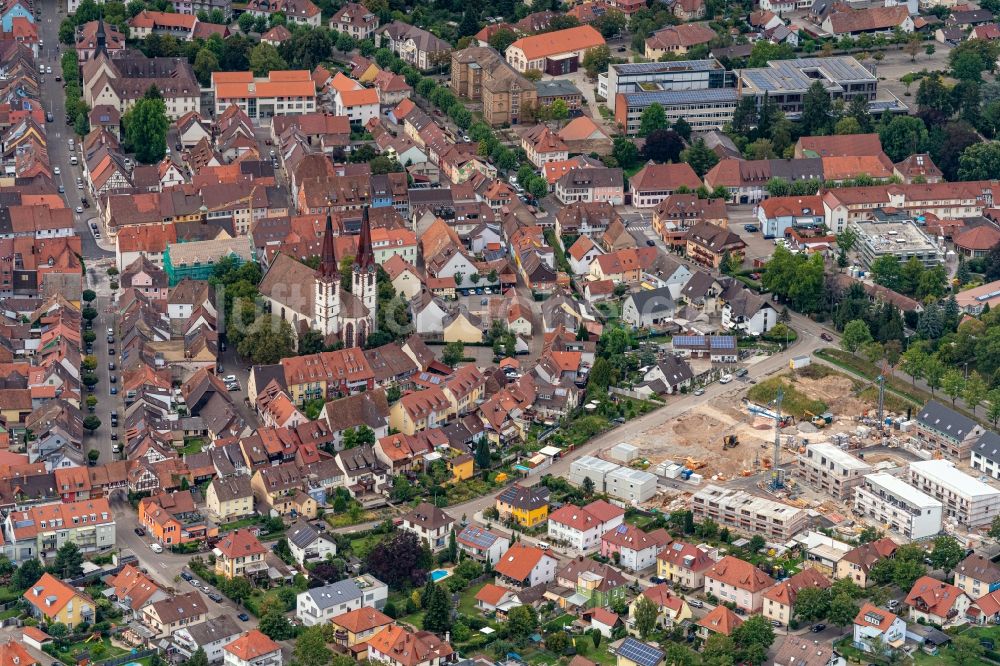 Luftaufnahme Kenzingen - Baustelle Wohngebiet einer Mehrfamilienhaussiedlung Im Storchengarten in Kenzingen im Bundesland Baden-Württemberg, Deutschland