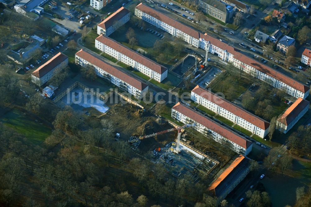 Berlin von oben - Baustelle Wohngebiet einer Mehrfamilienhaussiedlung am Wildrosenweg im Ortsteil Biesdorf in Berlin, Deutschland