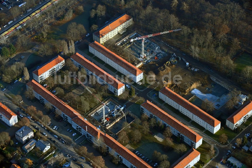 Luftbild Berlin - Baustelle Wohngebiet einer Mehrfamilienhaussiedlung am Wildrosenweg im Ortsteil Biesdorf in Berlin, Deutschland