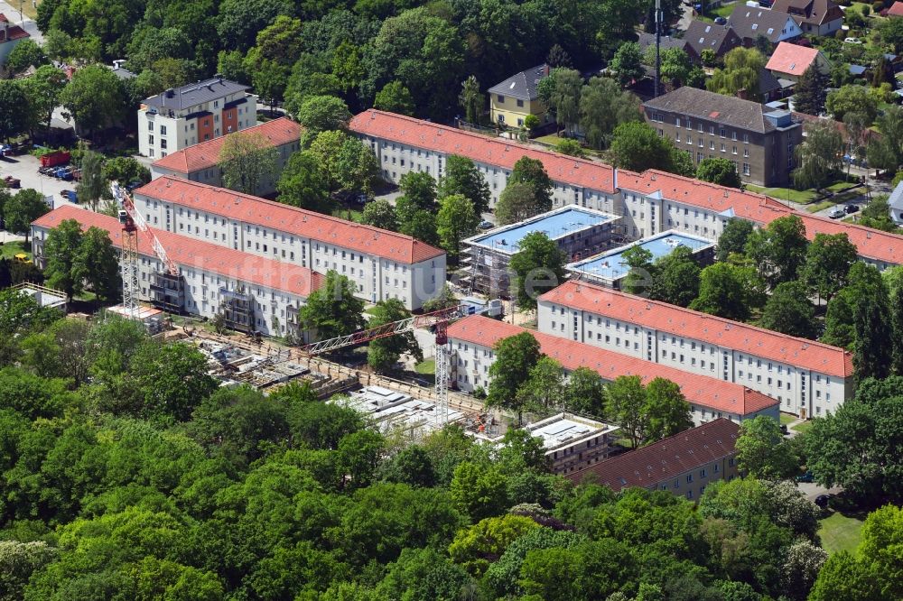 Berlin von oben - Baustelle Wohngebiet einer Mehrfamilienhaussiedlung am Wildrosenweg im Ortsteil Biesdorf in Berlin, Deutschland