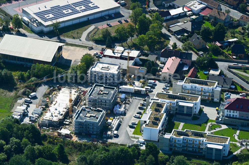 Luftbild Radeburg - Baustelle Wohngebiet einer Mehrfamilienhaussiedlung - Wohnquartier Am Hofwall in Radeburg im Bundesland Sachsen, Deutschland