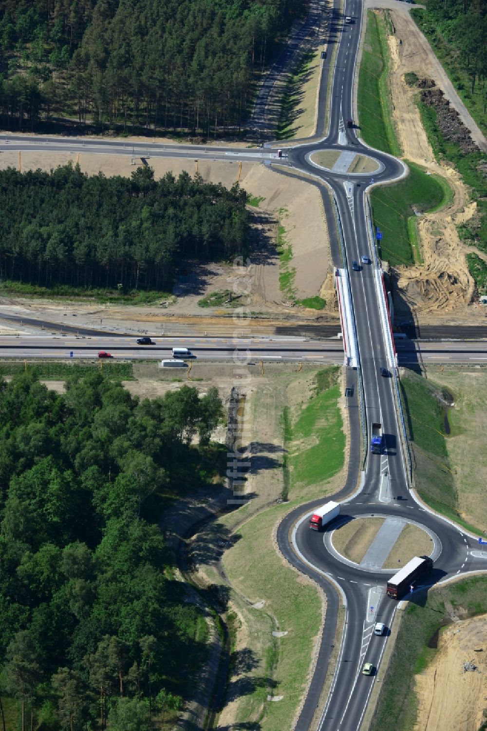 Luftaufnahme Kremmen - Baustelle zum Ausbau des Autobahnanschlußstelle AS Kremmen am Autobahndreieck Havelland im Bundesland Brandenburg