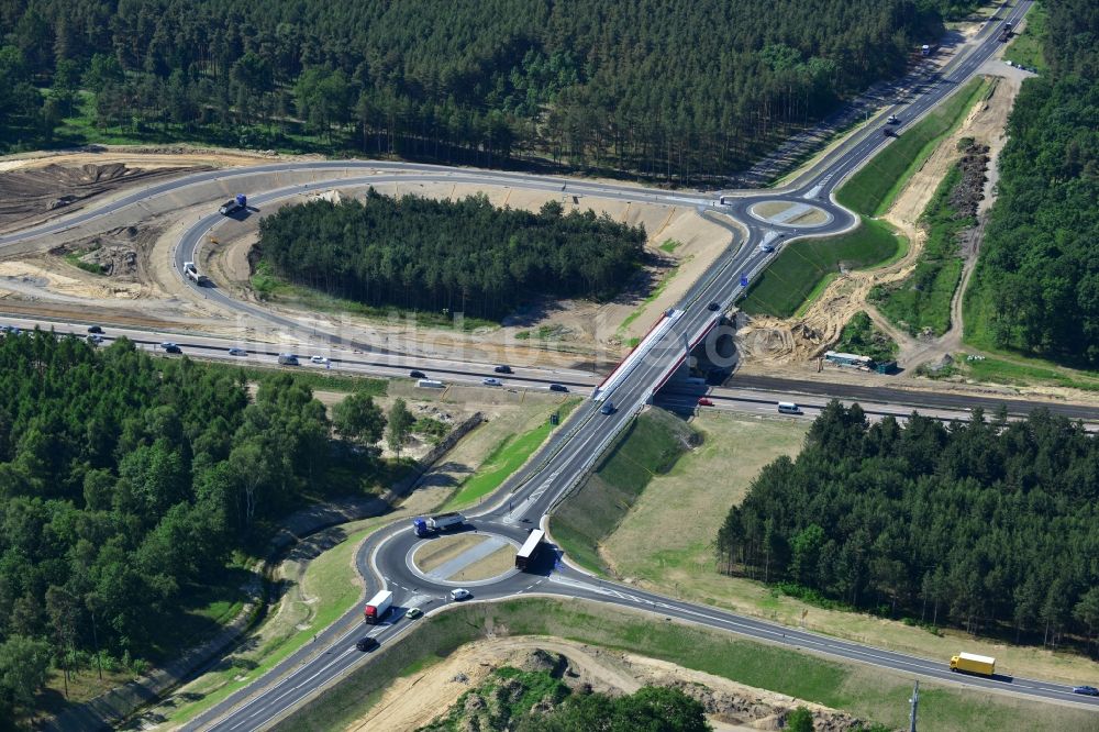 Kremmen von oben - Baustelle zum Ausbau des Autobahnanschlußstelle AS Kremmen am Autobahndreieck Havelland im Bundesland Brandenburg