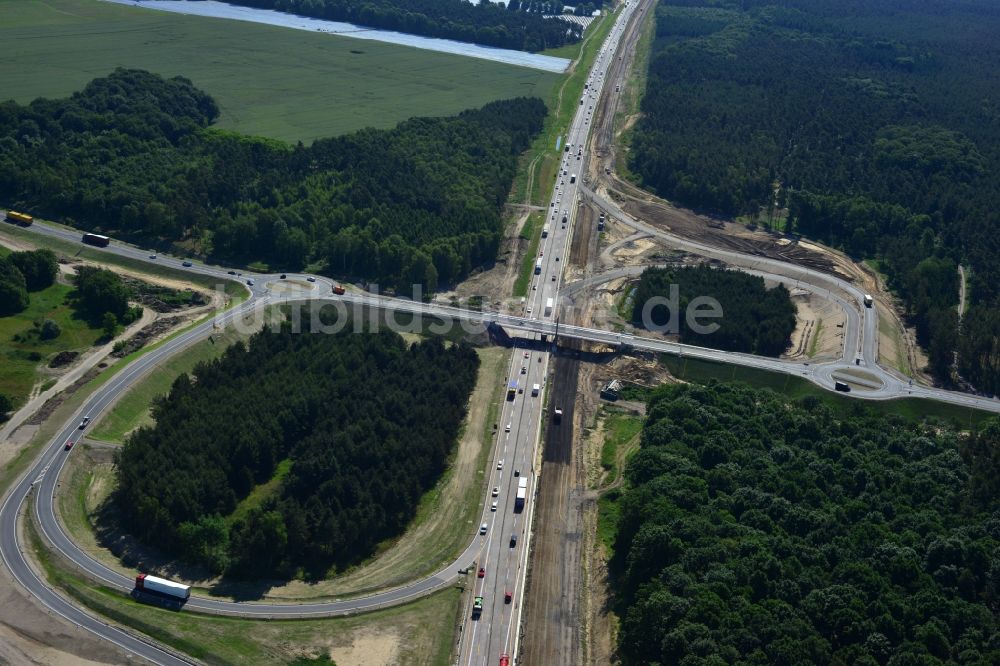 Luftaufnahme Kremmen - Baustelle zum Ausbau des Autobahnanschlußstelle AS Kremmen am Autobahndreieck Havelland im Bundesland Brandenburg