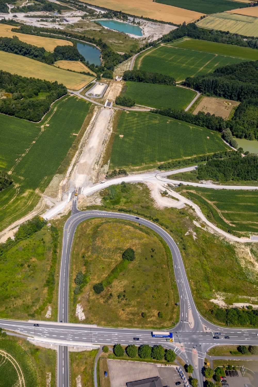 Luftaufnahme Beckum - Baustelle zum Ausbau der Ortsumgehung im Straßenverlauf der Bundesstraße B58 bis zur Kreisstraße K45 in Beckum im Bundesland Nordrhein-Westfalen, Deutschland