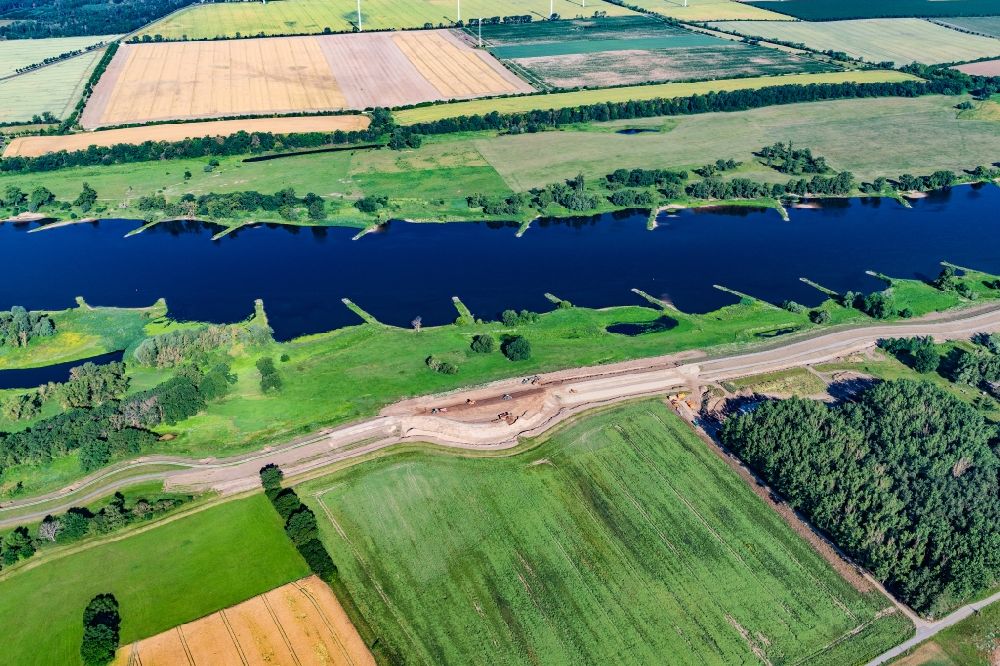 Luftbild Neuermark-Lübars - Baustelle zum Deich- Schutzstreifen Elbe in Neuermark-Lübars im Bundesland Sachsen-Anhalt, Deutschland