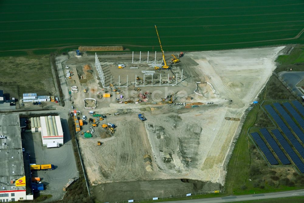 Teutschenthal von oben - Baustelle zum Neubau eines Amazon- Verteilzentrum in Teutschenthal im Bundesland Sachsen-Anhalt, Deutschland