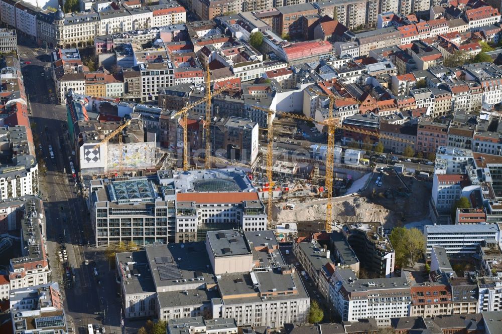 Luftbild Berlin - Baustelle zum Neubau auf dem Areal am Tacheles an der Oranienburger Straße im Ortsteil Mitte in Berlin, Deutschland