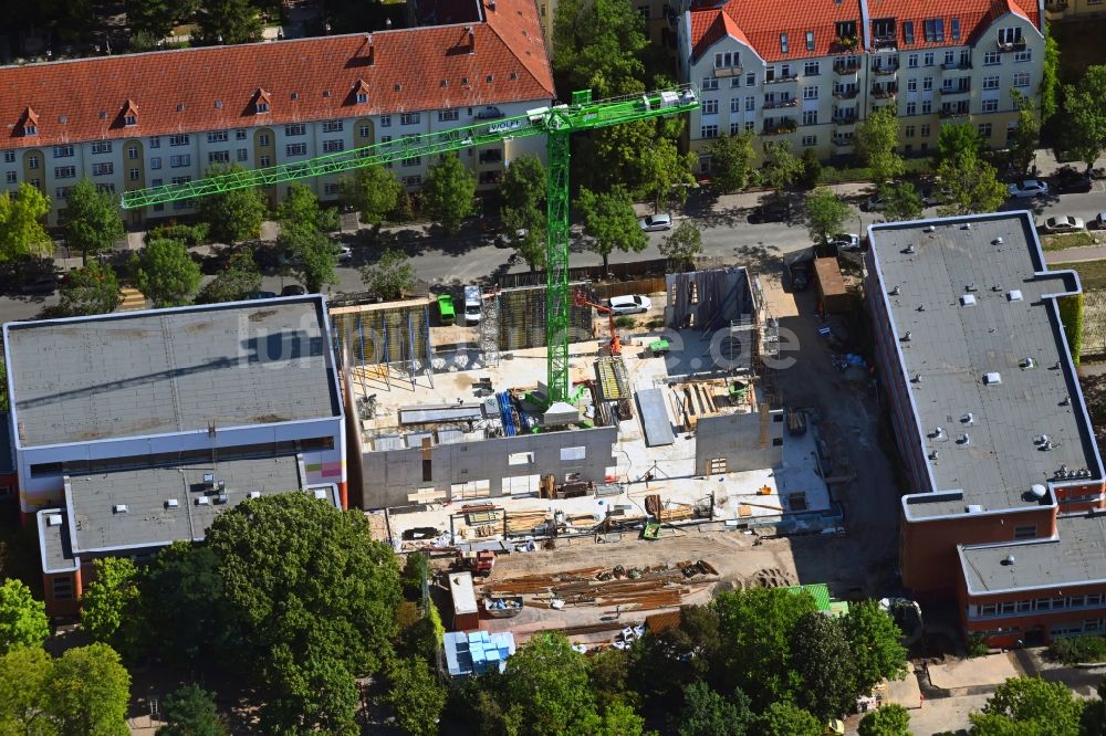 Luftaufnahme Berlin - Baustelle zum Neubau Aufenthaltshaus der Dunant-Grundschule in Berlin, Deutschland