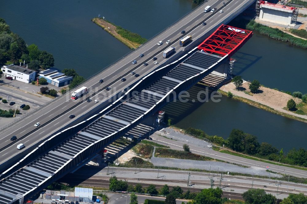 Luftaufnahme Heilbronn - Baustelle zum Neubau des Autobahn- Brücke Neckartalübergang der BAB A6 in Heilbronn im Bundesland Baden-Württemberg, Deutschland