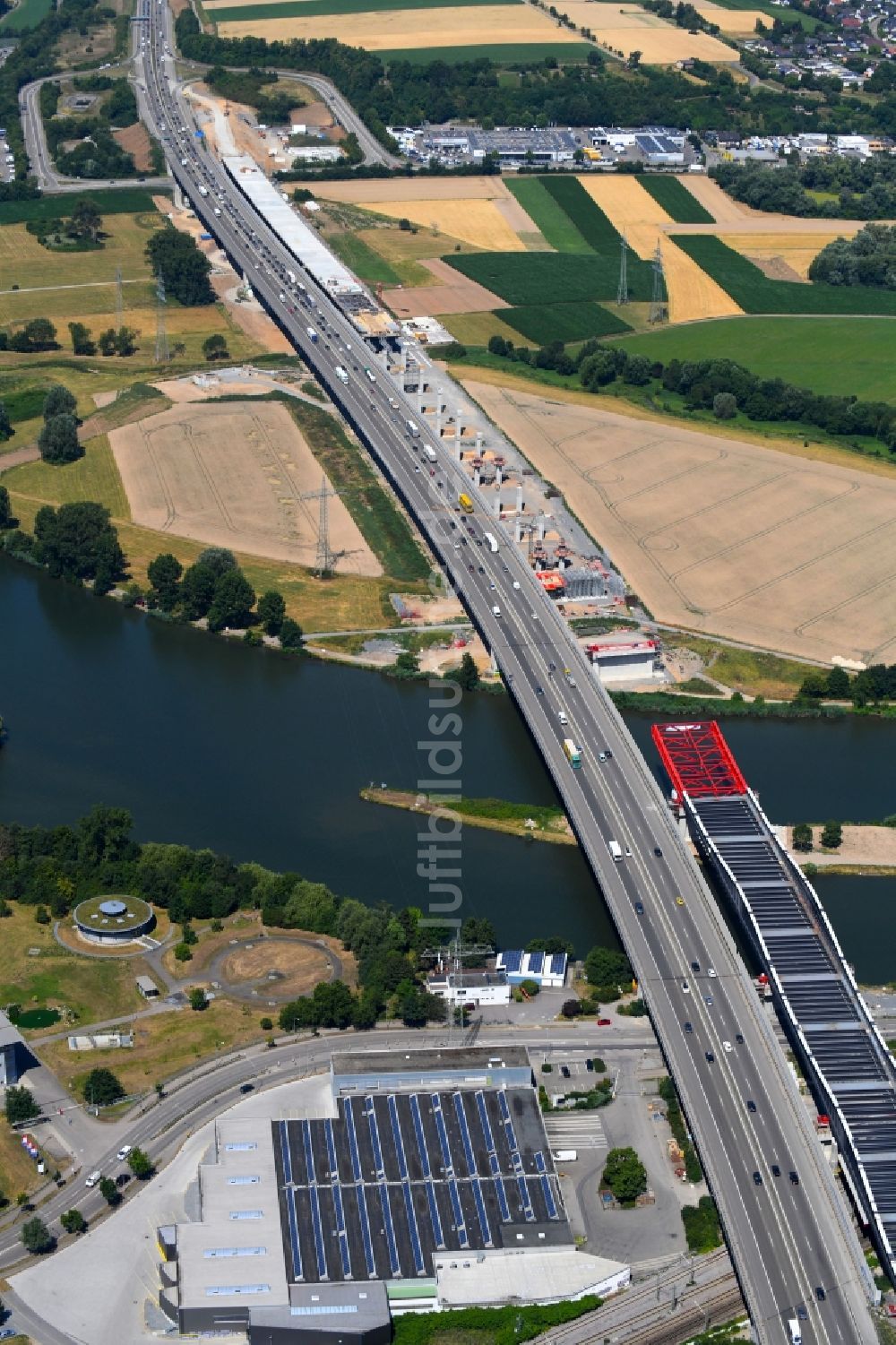 Heilbronn aus der Vogelperspektive: Baustelle zum Neubau des Autobahn- Brücke Neckartalübergang der BAB A6 in Heilbronn im Bundesland Baden-Württemberg, Deutschland