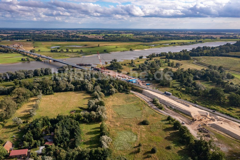 Luftaufnahme Wittenberge - Baustelle zum Neubau der Autobahn- Brücke A 14 in Wittenberge im Bundesland Brandenburg, Deutschland