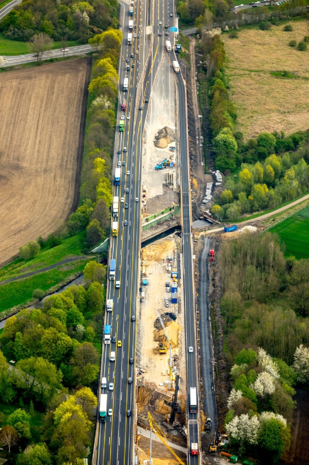 Kamen aus der Vogelperspektive: Baustelle zum Neubau des Autobahn- Brückenbauwerk der BAB A2 in Kamen im Bundesland Nordrhein-Westfalen, Deutschland