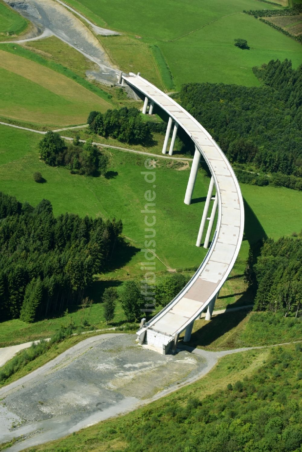 Nuttlar von oben - Baustelle zum Neubau des Autobahn- Brückenbauwerk der BAB A Talbrücke Schormecke der BAB A46 in Nuttlar im Bundesland Nordrhein-Westfalen, Deutschland