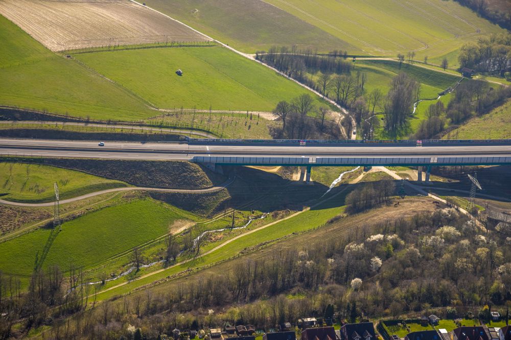 Luftaufnahme Heiligenhaus - Baustelle zum Neubau des Autobahn- Brückenbauwerk der A44 Hülsbecker Straße in Heiligenhaus im Bundesland Nordrhein-Westfalen, Deutschland