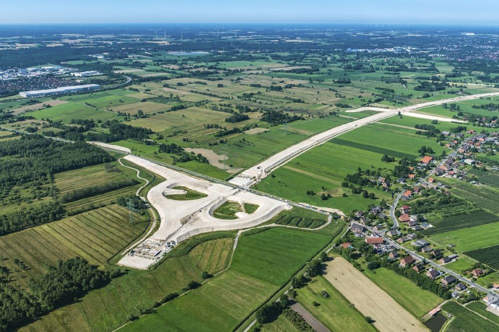 Luftaufnahme Neu Wulmstorf - Baustelle zum Neubau am Autobahn- Streckenverlauf der BAB Abfahrt A26 in Neu Wulmstorf im Bundesland Niedersachsen, Deutschland