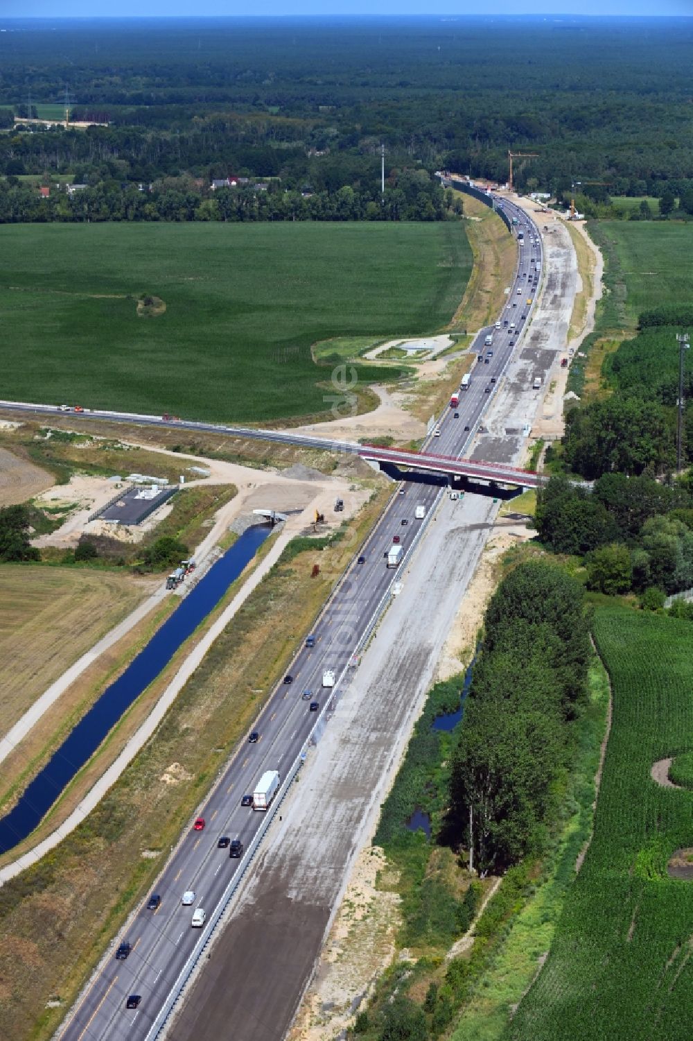 Luftbild Mühlenbecker Land - Baustelle zum Neubau der Autobahn- Trasse der BAB 10 in Mühlenbecker Land im Bundesland Brandenburg, Deutschland