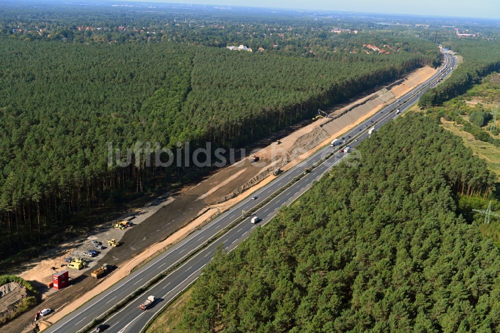Luftbild Hohen Neuendorf - Baustelle zum Neubau der Autobahn- Trasse der BAB 10 in Mühlenbecker Land im Bundesland Brandenburg, Deutschland