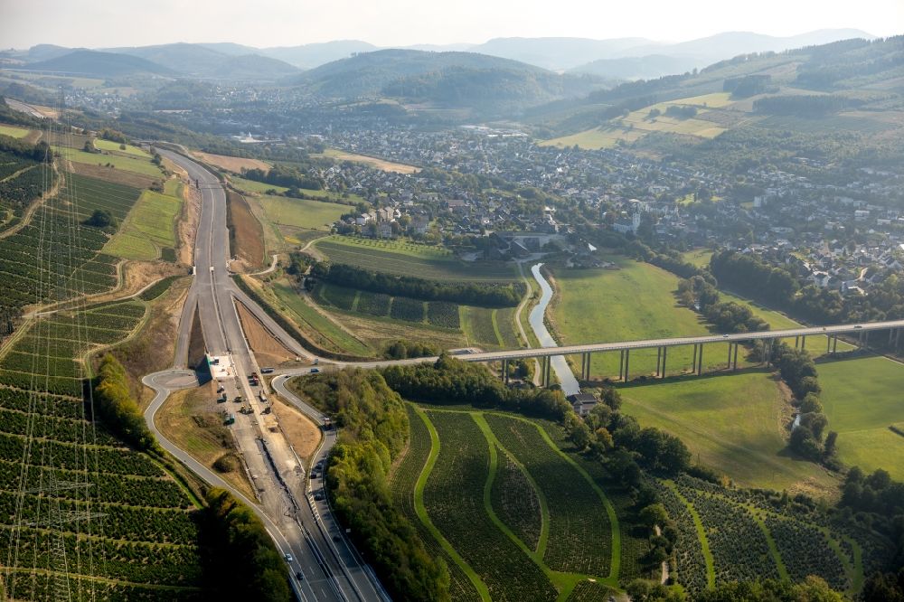 Luftaufnahme Velmede - Baustelle zum Neubau der Autobahn- Trasse der BAB A46 in Velmede im Bundesland Nordrhein-Westfalen, Deutschland