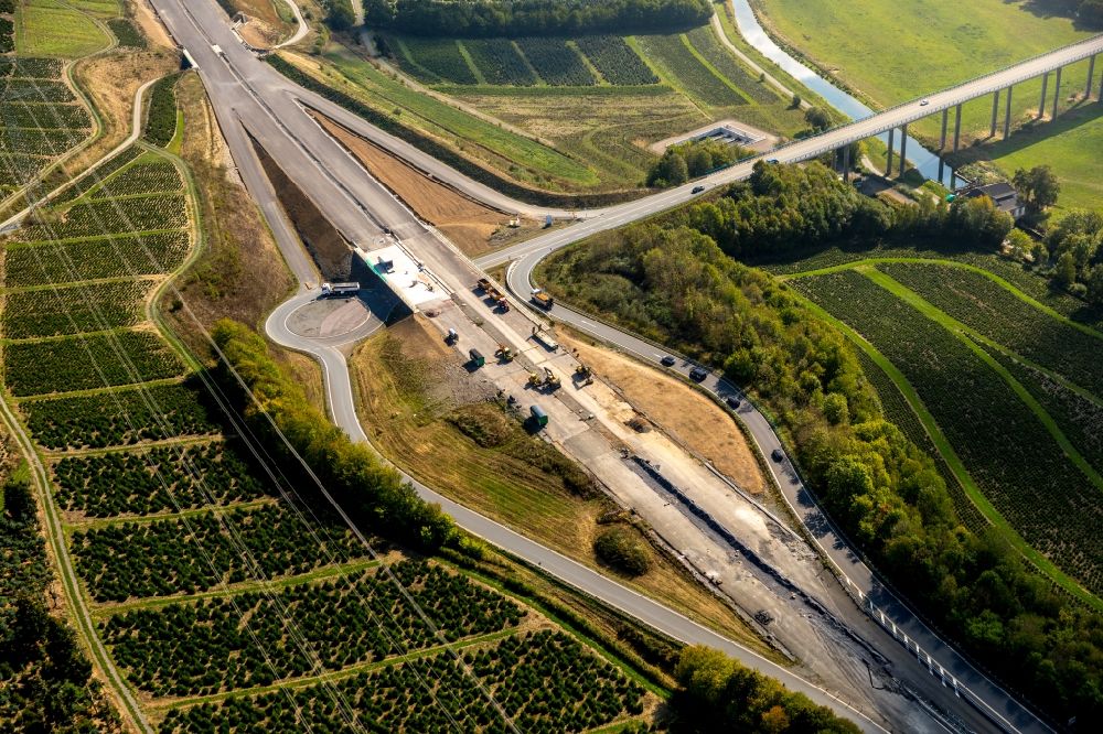 Velmede von oben - Baustelle zum Neubau der Autobahn- Trasse der BAB A46 in Velmede im Bundesland Nordrhein-Westfalen, Deutschland