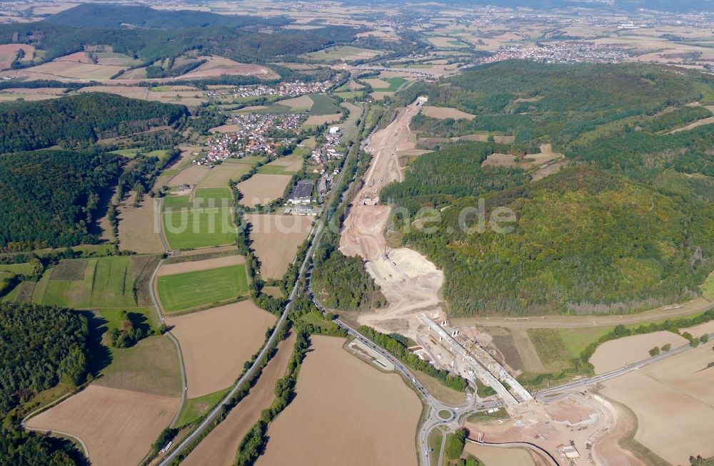 Wehretal aus der Vogelperspektive: Baustelle zum Neubau der Autobahn- Trasse der BAB A44 in Wehretal im Bundesland Hessen, Deutschland