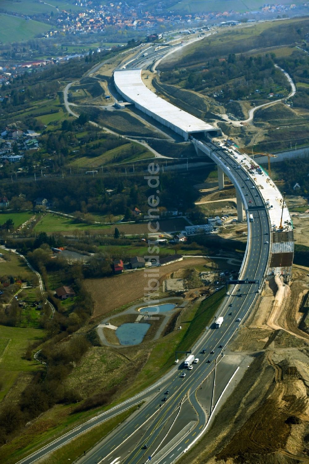 Luftaufnahme Würzburg - Baustelle zum Neubau der Autobahn- Trasse der Talbrücke Heidingsfeld entlang der BAB3 im Ortsteil Heidingsfeld in Würzburg im Bundesland Bayern, Deutschland