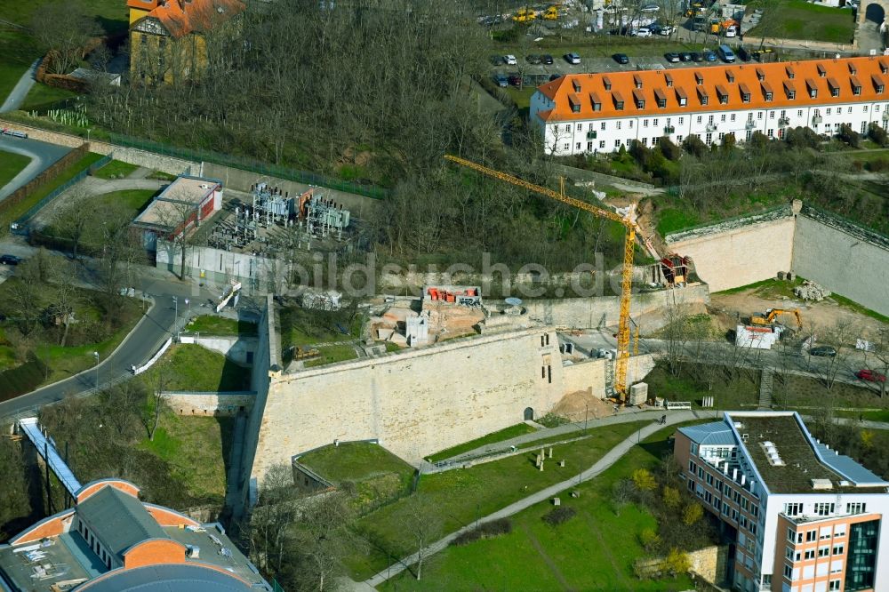 Erfurt von oben - Baustelle zum Neubau des Bastionkronenpfad auf der Bastion Martin in Erfurt im Bundesland Thüringen, Deutschland