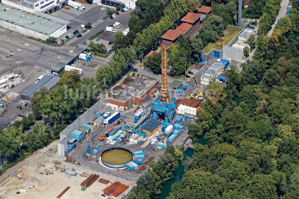 München von oben - Baustelle zum Neubau eines Bohrturm der Geothermie-Anlage im Ortsteil Sendling in München im Bundesland Bayern, Deutschland