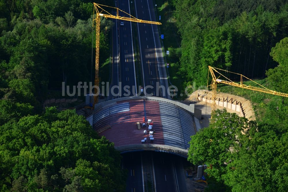 Luftaufnahme Warnitz - Baustelle zum Neubau eines Brückenbauwerkes über die BAB Autobahn A11 am Abzweig in Warnitz in der Uckermark im Bundesland Brandenburg