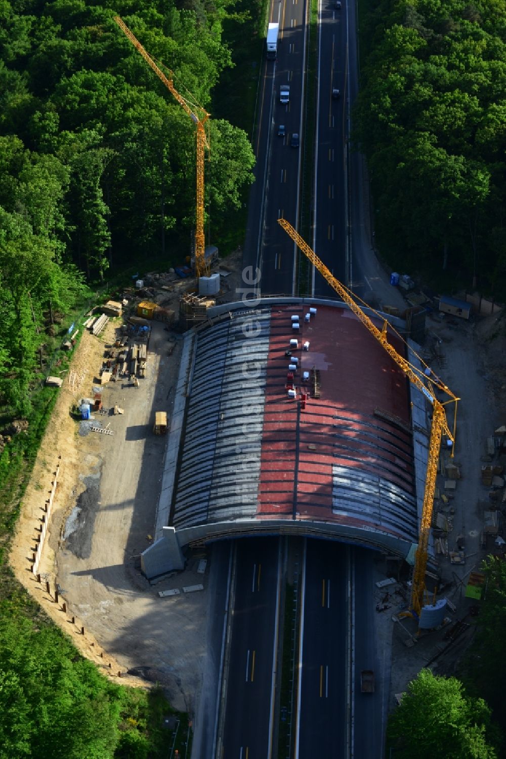 Luftaufnahme Warnitz - Baustelle zum Neubau eines Brückenbauwerkes über die BAB Autobahn A11 am Abzweig in Warnitz in der Uckermark im Bundesland Brandenburg