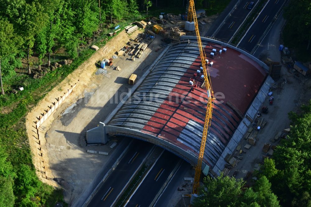 Warnitz aus der Vogelperspektive: Baustelle zum Neubau eines Brückenbauwerkes über die BAB Autobahn A11 am Abzweig in Warnitz in der Uckermark im Bundesland Brandenburg