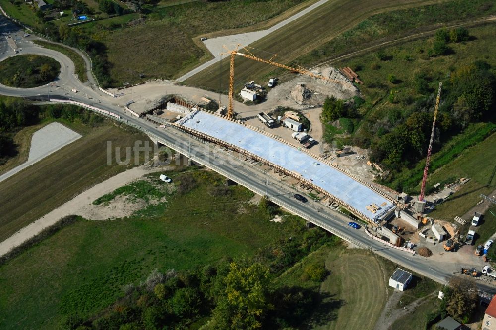 Luftaufnahme Jeßnitz (Anhalt) - Baustelle zum Neubau der Brückenkonstruktion Flutbrücke im Ortsteil Roßdorf in Jeßnitz (Anhalt) im Bundesland Sachsen-Anhalt, Deutschland
