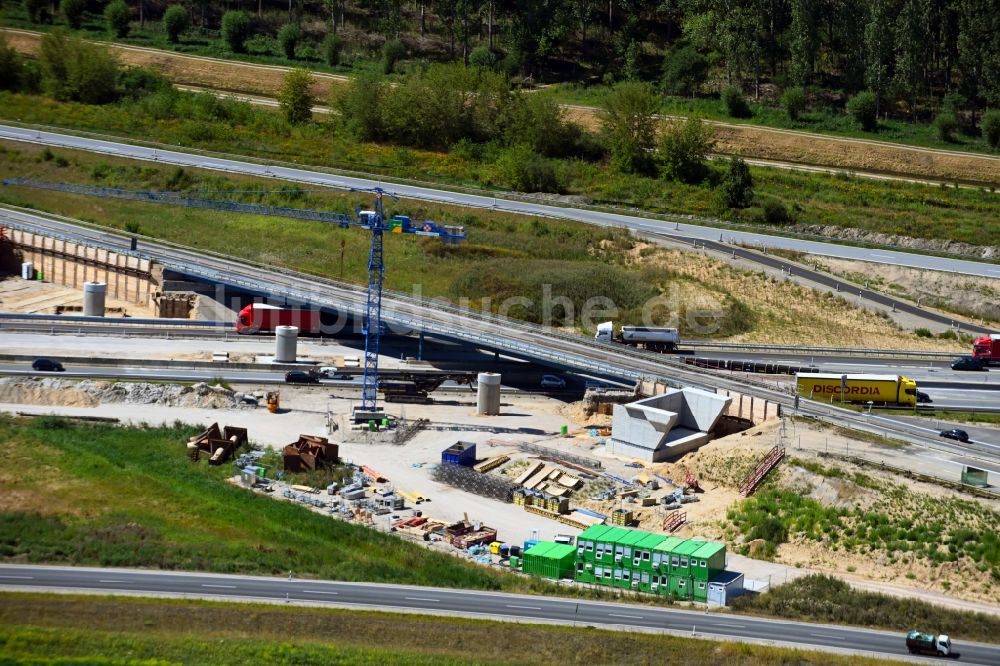 Luftbild Schönerlinde - Baustelle zum Neubau der Brückenkonstruktion an der Mühlenbecker Straße in Schönerlinde im Bundesland Brandenburg, Deutschland