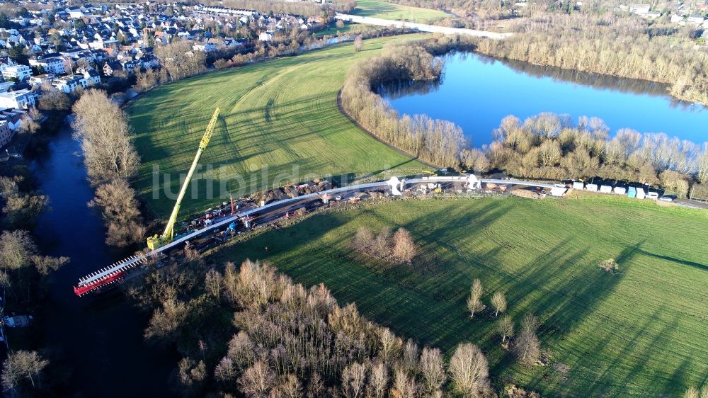 Luftaufnahme Hennef (Sieg) - Baustelle zum Neubau der Brückenkonstruktion Siegbrücke in Hennef (Sieg) im Bundesland Nordrhein-Westfalen, Deutschland