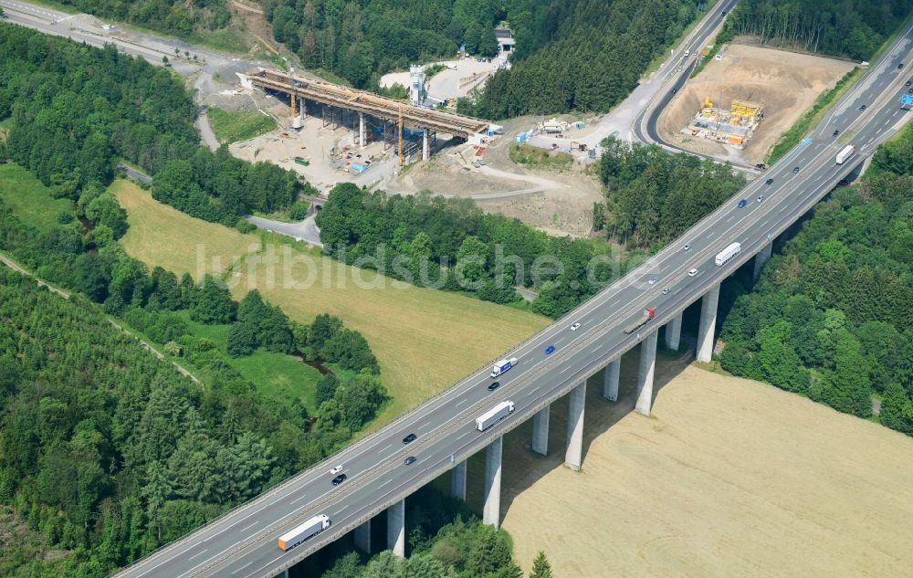 Olpe von oben - Baustelle zum Neubau der Brückenkonstruktion der Talbrücke Öhringhausen in Olpe im Bundesland Nordrhein-Westfalen, Deutschland