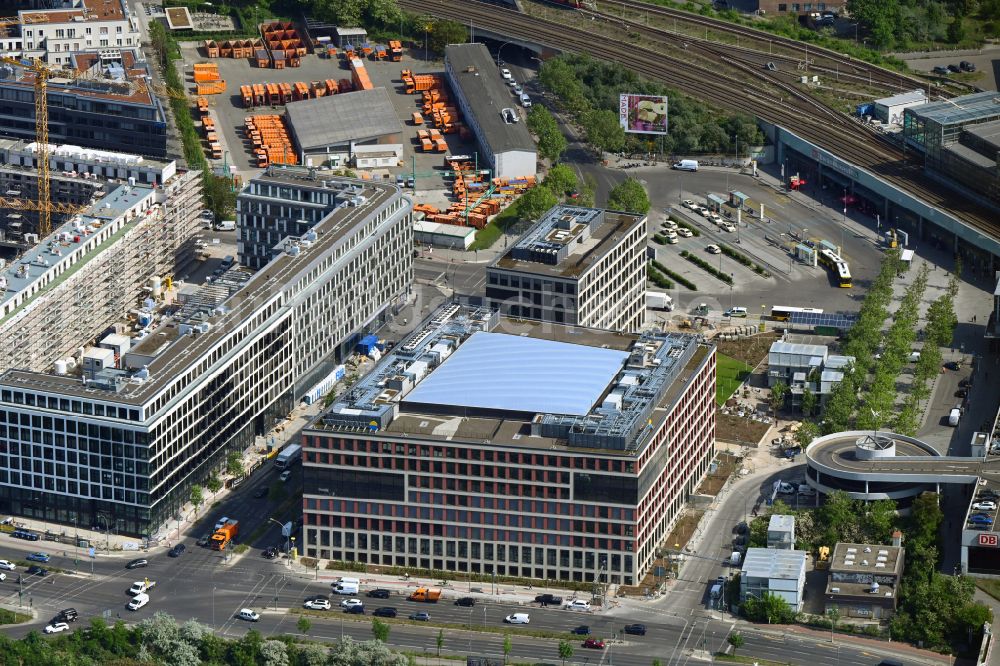 Luftaufnahme Berlin - Baustelle zum Neubau eines Büro- und Geschäftshaus- Ensemble EDGE Suedkreuz Berlin in Berlin, Deutschland