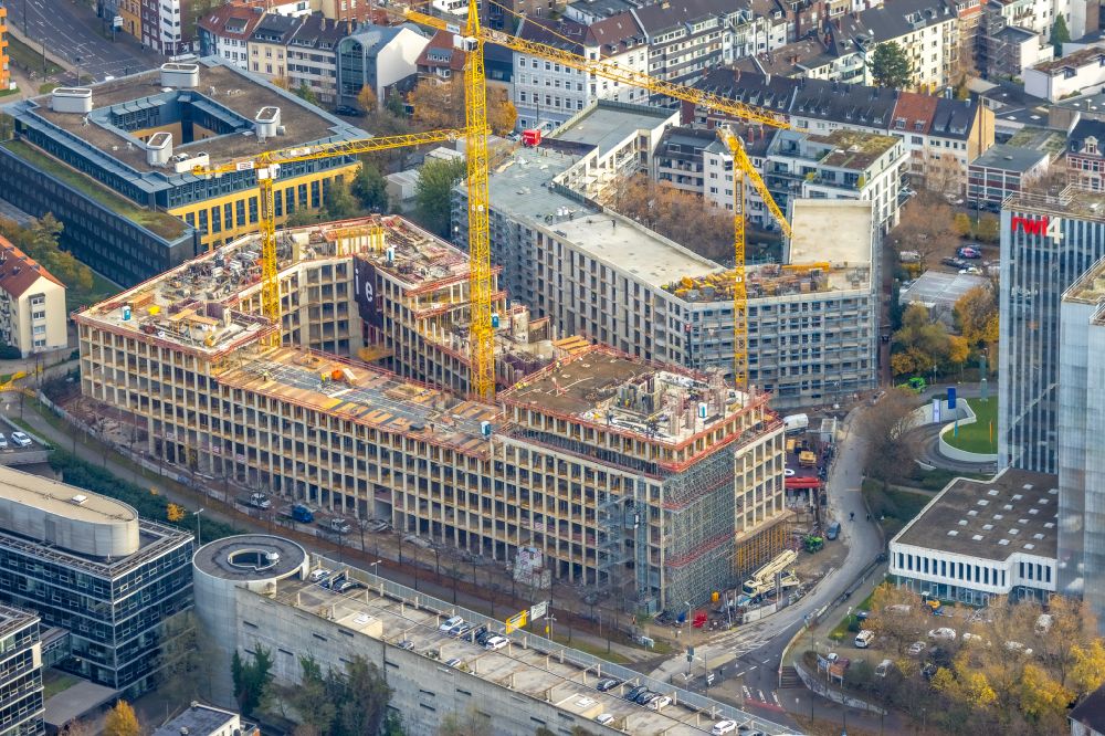 Düsseldorf von oben - Baustelle zum Neubau eines Büro- und Geschäftshaus- Ensemble PANDION OFFICEHOME Rise in Düsseldorf im Bundesland Nordrhein-Westfalen, Deutschland