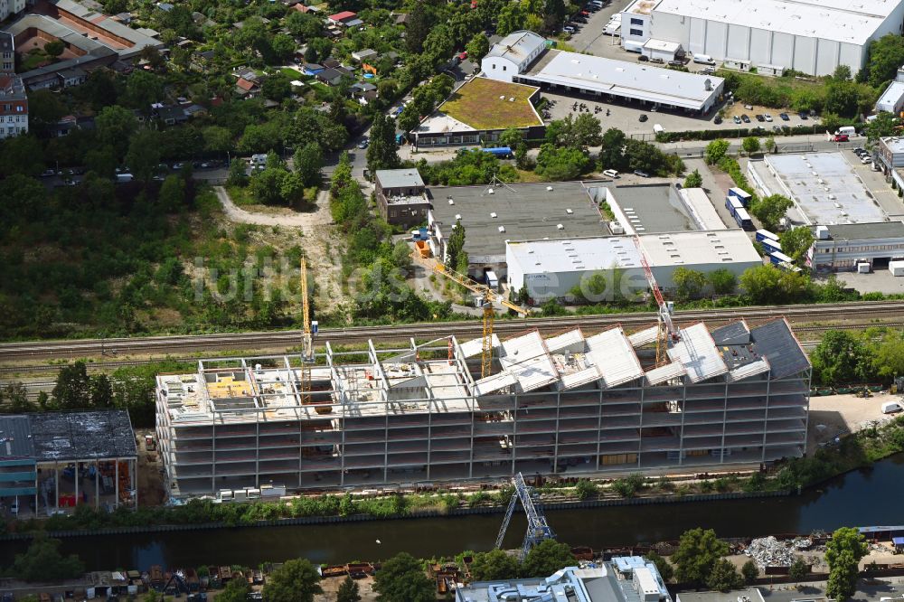 Luftbild Berlin - Baustelle zum Neubau eines Büro- und Geschäftshaus- Ensemble The SHED - Work und Light-Industrial Campus in Berlin, Deutschland