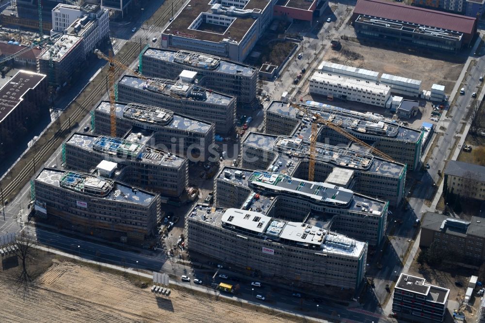 Luftbild Berlin - Baustelle zum Neubau eines Büro- und Geschäftshauses Allianz Campus Berlin im Ortsteil Johannisthal - Adlershof in Berlin