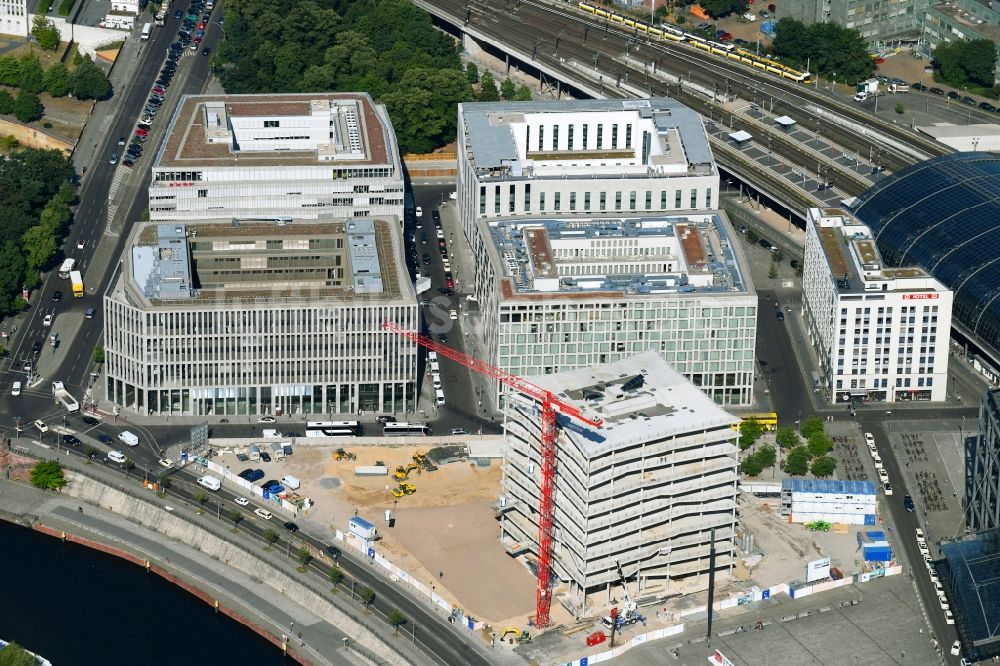 Berlin von oben - Baustelle zum Neubau eines Büro- und Geschäftshauses cube berlin in Berlin, Deutschland