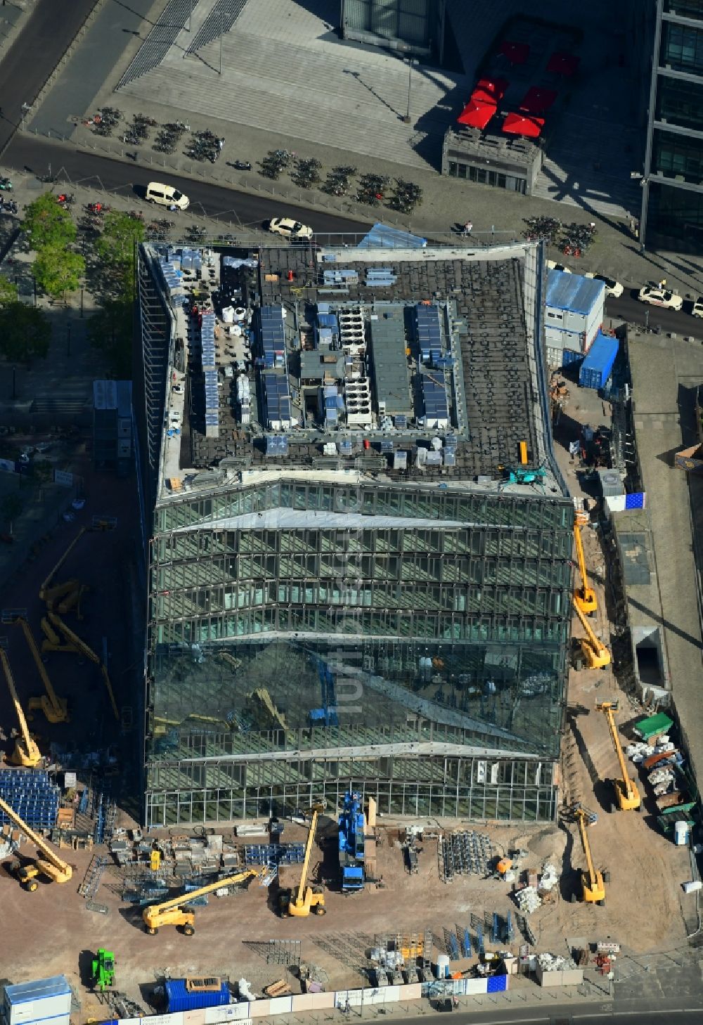 Luftaufnahme Berlin - Baustelle zum Neubau eines Büro- und Geschäftshauses cube berlin in Berlin, Deutschland