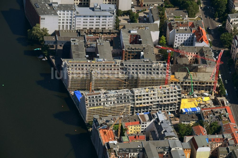 Berlin von oben - Baustelle zum Neubau eines Büro- und Geschäftshauses CUVRY CAMPUS im Ortsteil Kreuzberg in Berlin, Deutschland